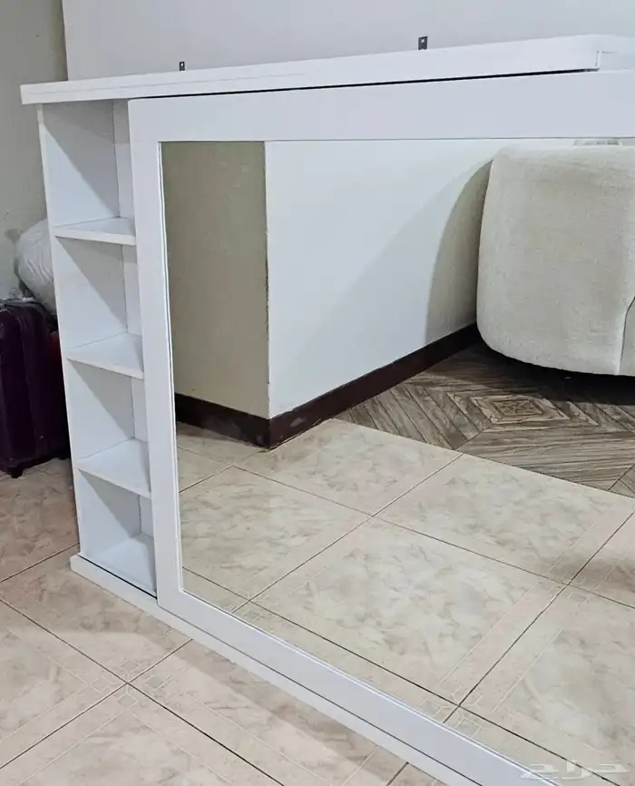 للبيع مرايا تسريحه داخلها ارفف صغيره 1