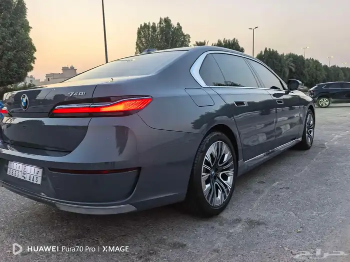 للبيع بي ام دبليو 2023 ماشي 22الف على الضمان الناغي 4