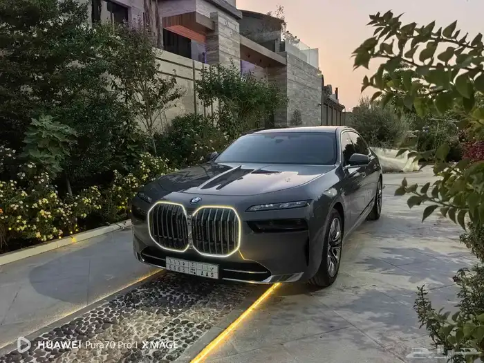 للبيع بي ام دبليو 2023 ماشي 22الف على الضمان الناغي 45
