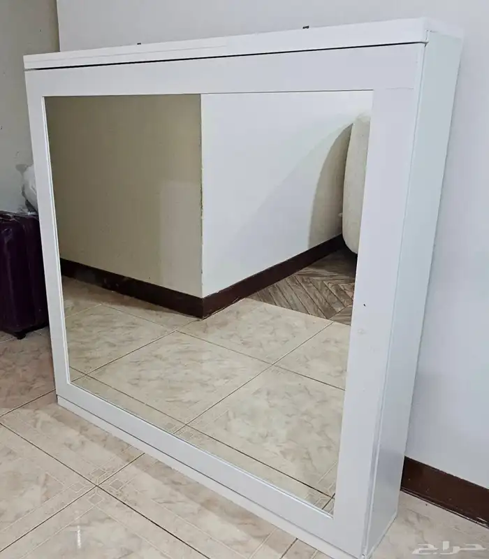 للبيع مرايا تسريحه داخلها ارفف صغيره 0
