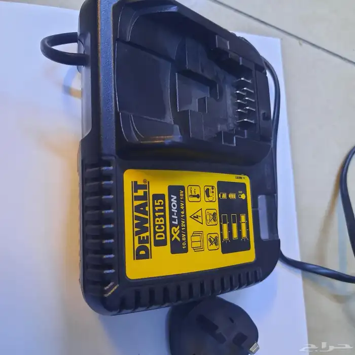 شاحن بطاريات DEWALT 3