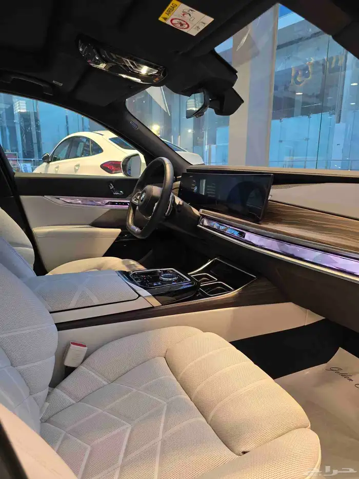 بي إم دبليو 2023 ناغي 735i 7