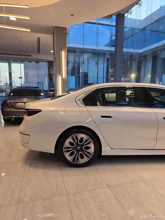 بي إم دبليو 2023 ناغي 735i 6