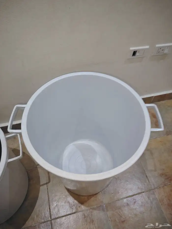 سطل مستعمل نظيف مقاسين 2