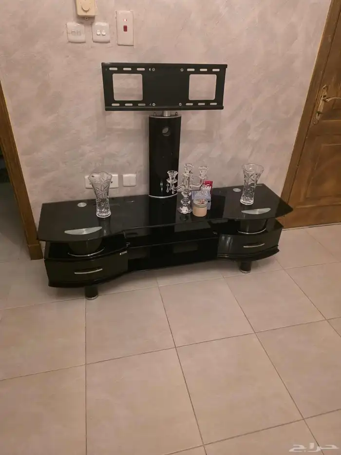 سفرة طعام زجاجممتازةو8كراسي مع 8كفرات  طاولة تلفاز زجاج مع 1