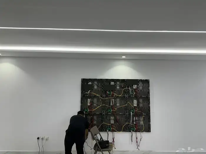 صيانة وتركيب شاشات العرض LED SCREEN 42