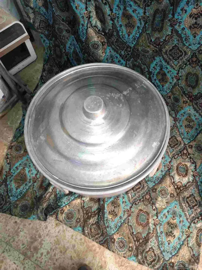 قدور ذبايح وعجانة واباريق مستعجل البيع 0