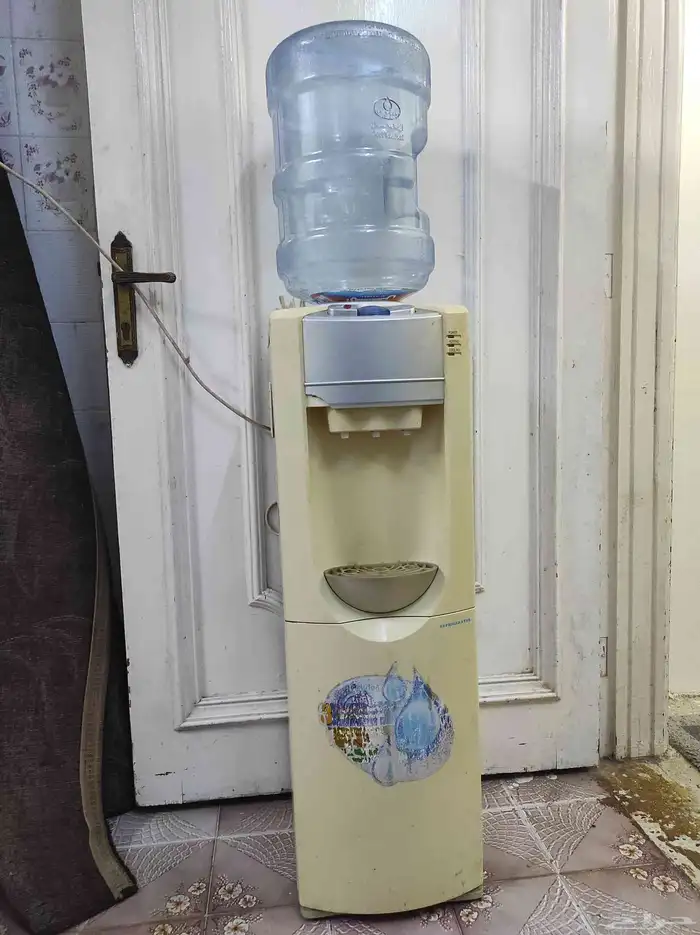 تخفيض السعر برادة مياه ميديا بحالة جيدة بها ثلاجةصغيرة 0