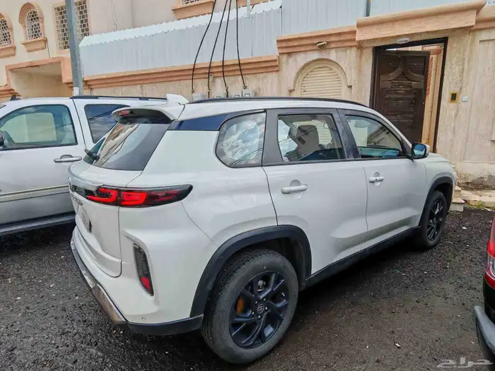 للتقبيل او التنازل تويوتا اوربان كروزر 2024 فئة GL 1