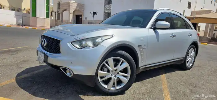 أنفنتي QX70 موديل 2015 4