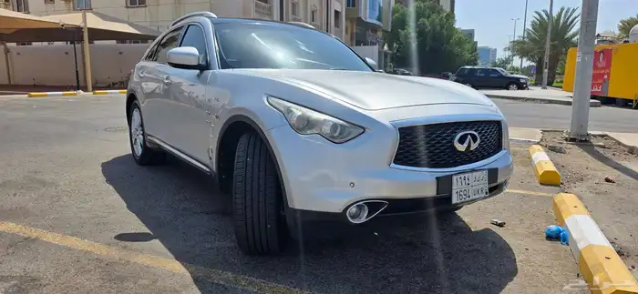 أنفنتي QX70 موديل 2015 3