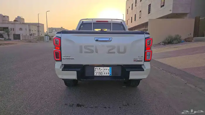 ايسوزو دي ماكس LS فل 2022 5