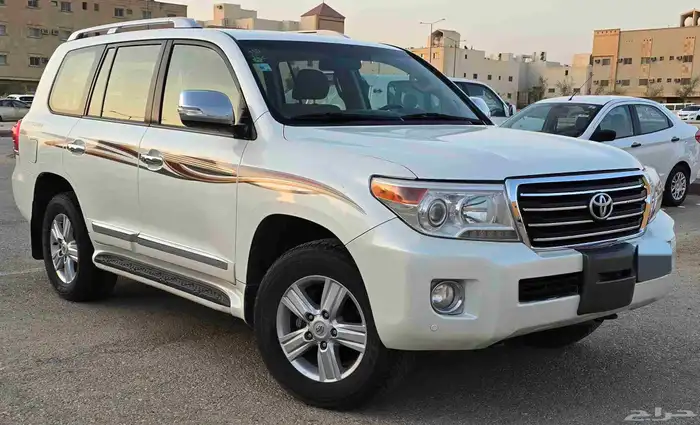 لاندكروزر 2013 فل كامل 1