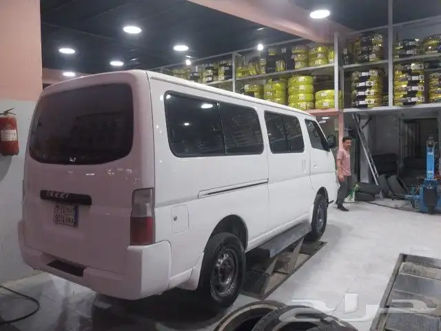 Nisan bus for Sale... السلام عليكم. باص نيسان. موديل 2006. ف 1