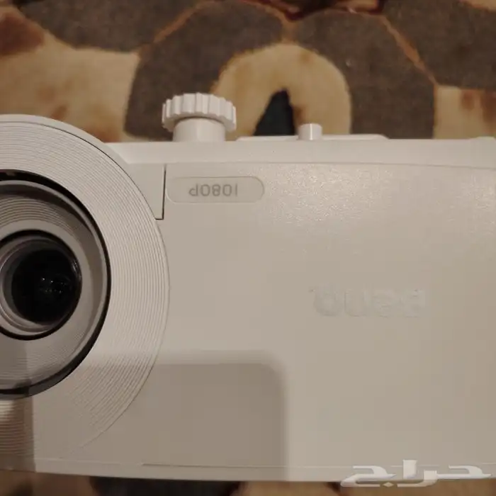 جهاز بروجكتر معا الشاشه شبه جديد لم يستخدم من شركة BenQ 5