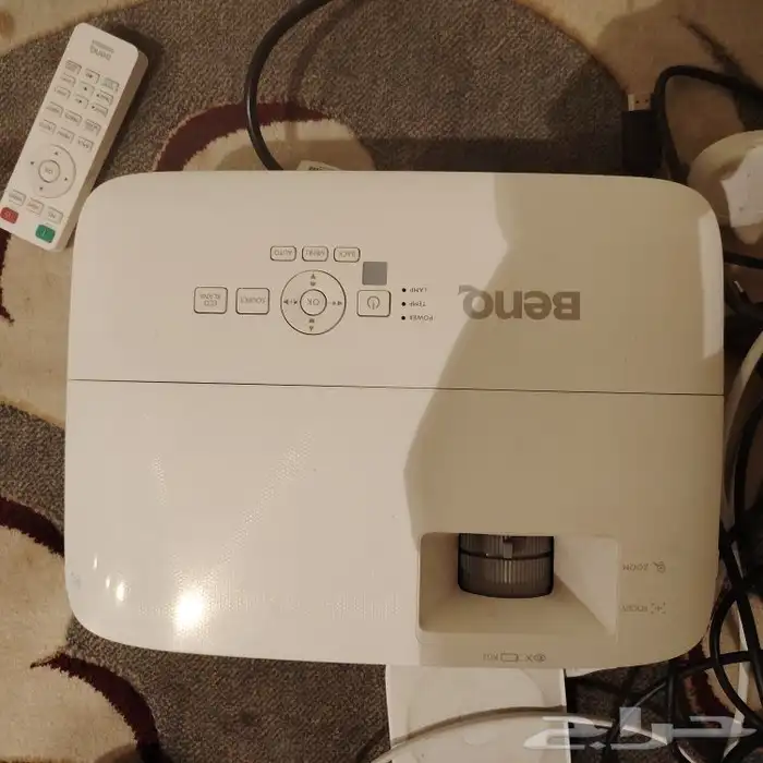 جهاز بروجكتر معا الشاشه شبه جديد لم يستخدم من شركة BenQ 1