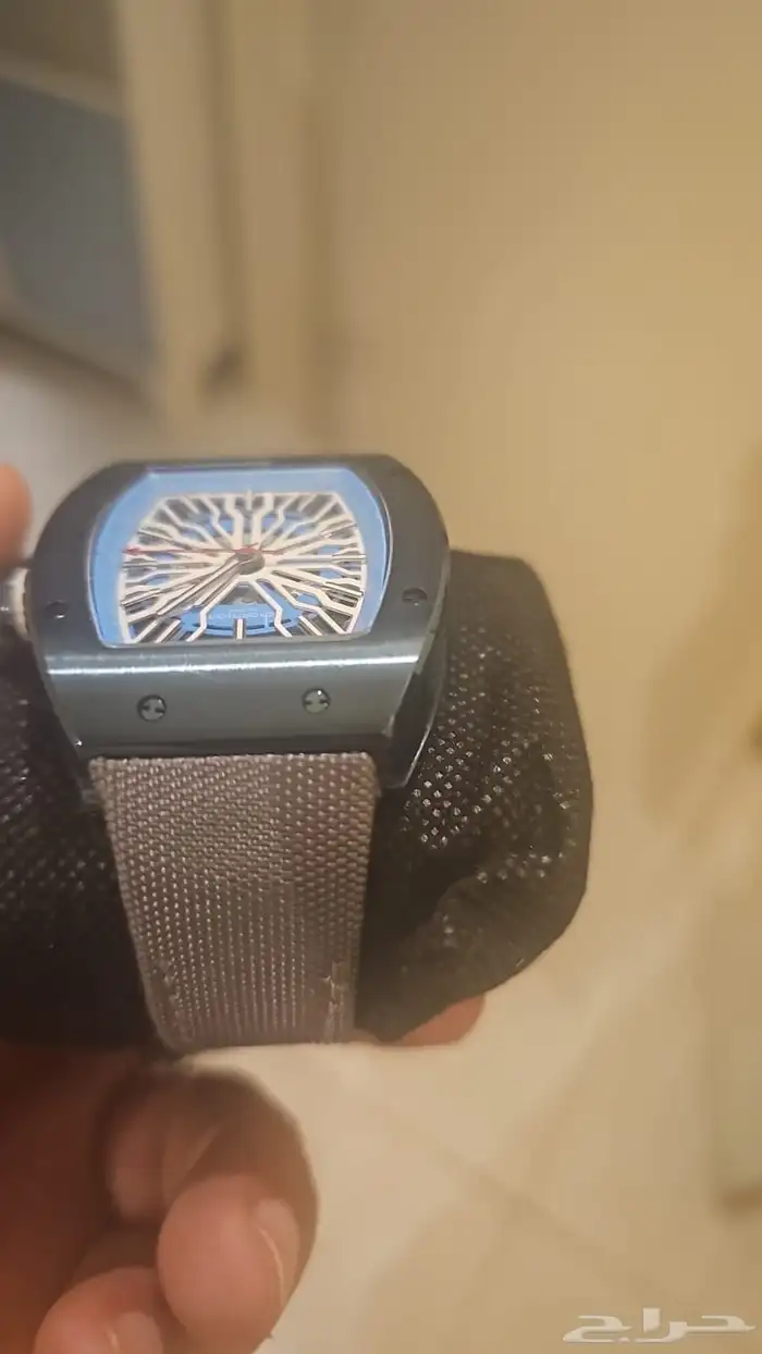 ساعتين حلوة من براند كميسدون جديدة 2