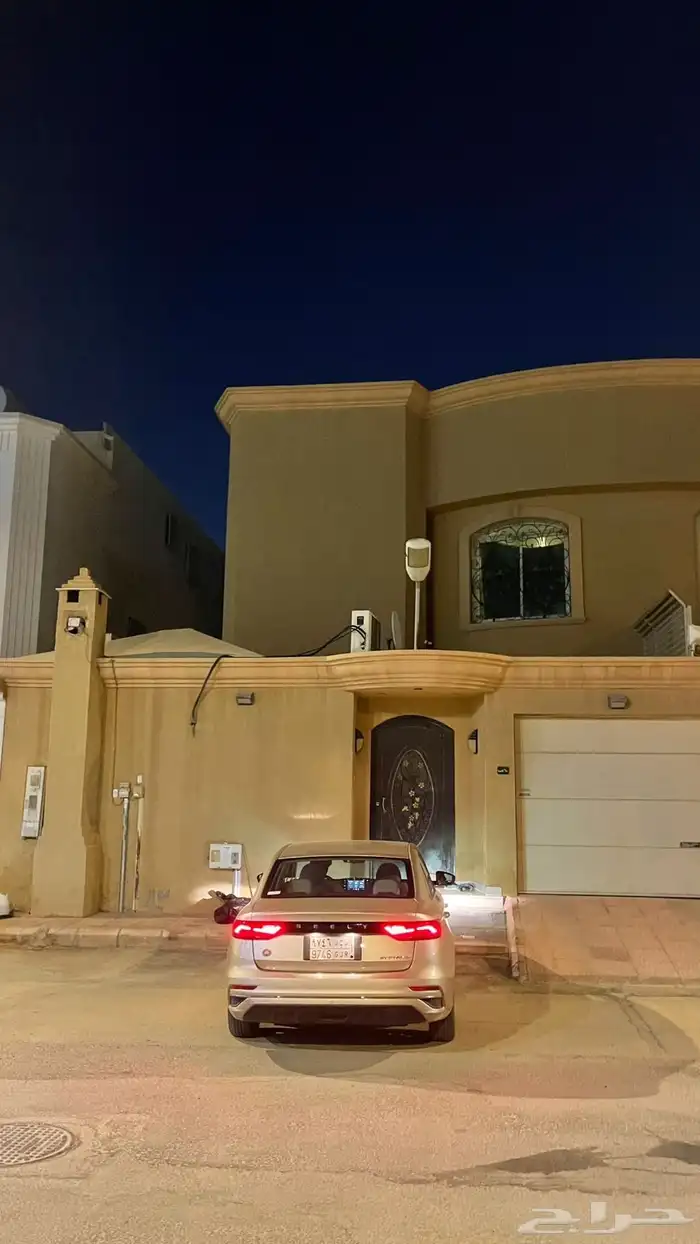 فيله للبيع حي اشبيليه السعر330 3