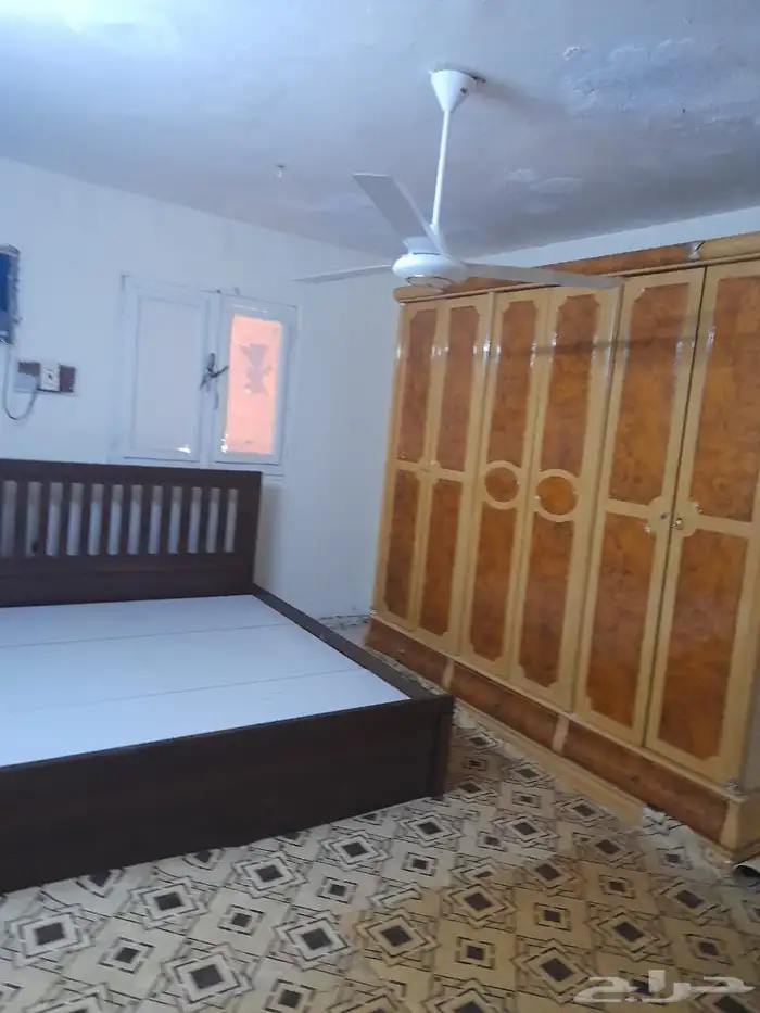 اثاث بحالة ممتازة بأقل الأسعار مكيف و غسالة و إلى اخره 0