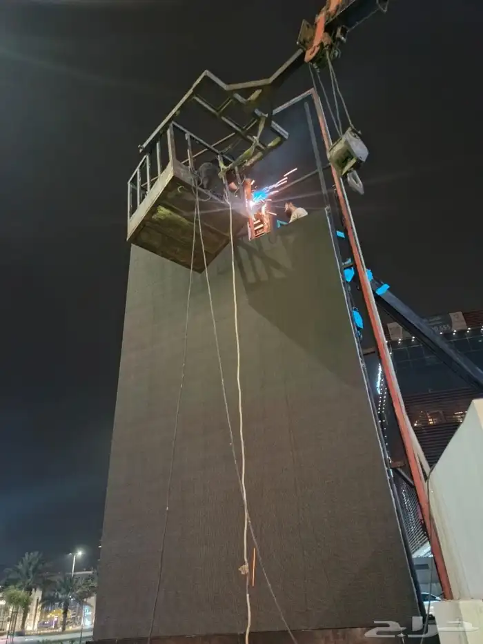 صيانة وتركيب شاشات العرض LED SCREEN 22