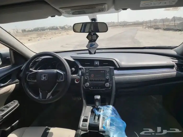 للبيع هوندا سيفيك 2018 بحالة ممتازة 6