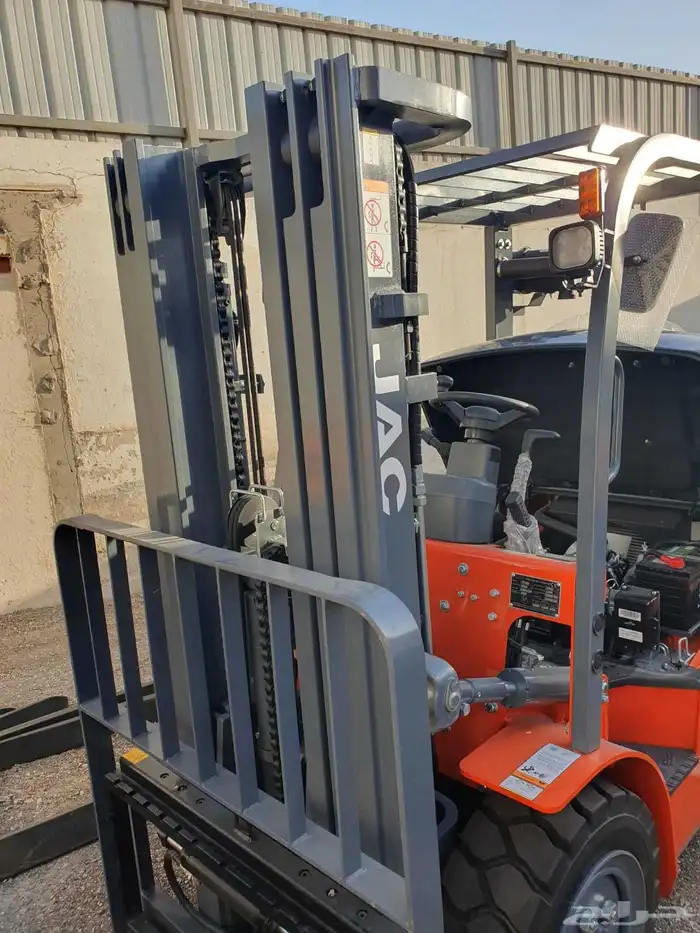 رافعه شوكية 3 طن ارتفاع 4.5 متر ثلاث حركات مكينه ايسوزو ي 1