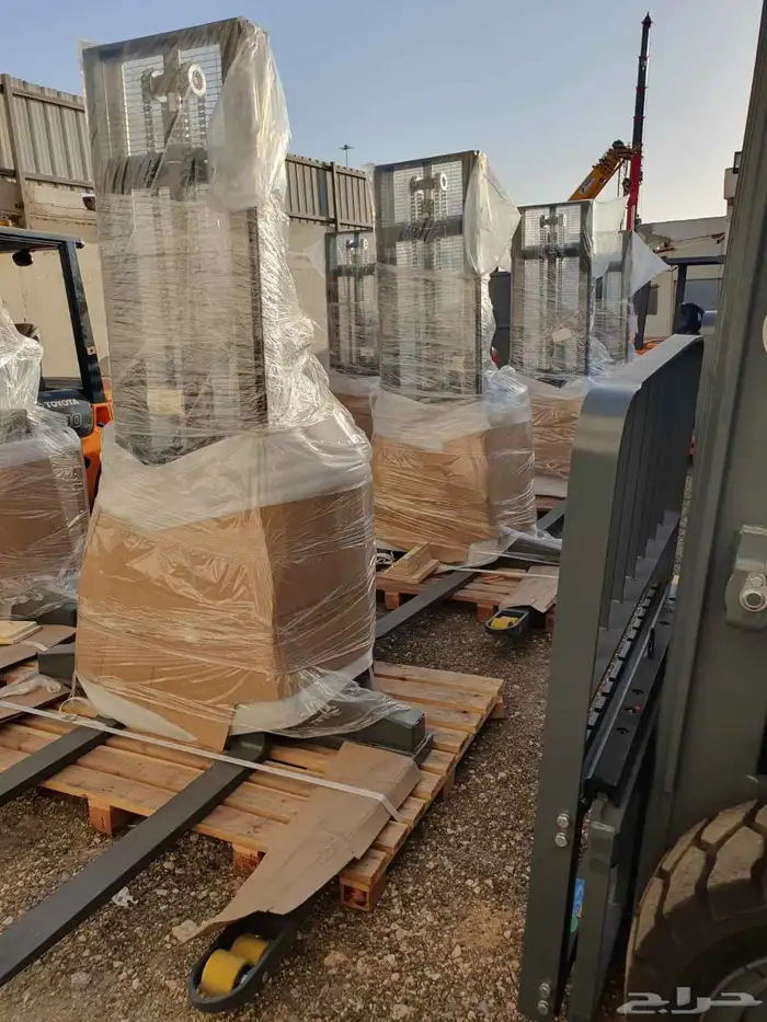 رافعه شوكية 3 طن ارتفاع 4.5 متر ثلاث حركات مكينه ايسوزو ي 5