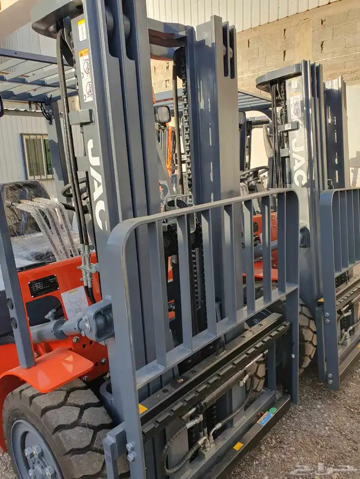 رافعه شوكية 3 طن ارتفاع 4.5 متر ثلاث حركات مكينه ايسوزو ي 3