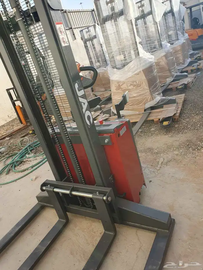 رافعه شوكية 3 طن ارتفاع 4.5 متر ثلاث حركات مكينه ايسوزو ي 7