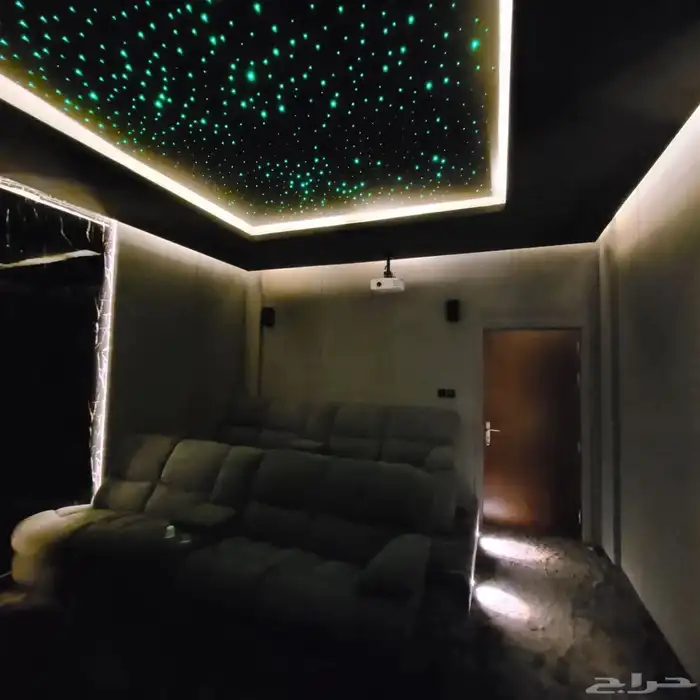 سينما منزليه راقيه جدا ديكورات جداريه عوازل أبواب بروجكتر 0