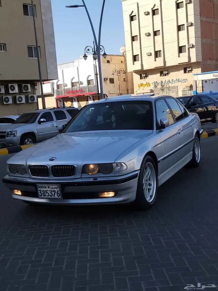 بي ام 740i.. v8 2
