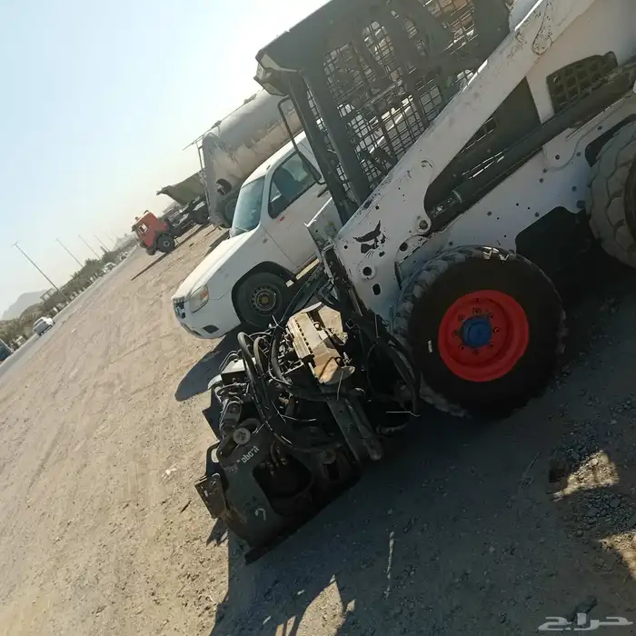 يوجد بوبكات مكنسة بوبكات مقشطة للايجار اليومي والشهري 0