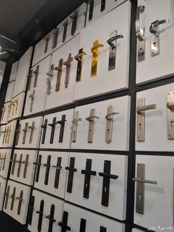 نجار أبواب واثاث فك وتركيب وصيانه بالرياض 0