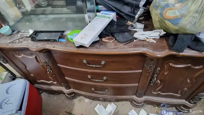 سرير صيني مع فرشة اسفنج و تسريحة مع مراية جديد 1