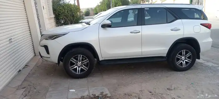تويوتا فورتشنر 2024 دبل ديزل مالك من الوكاله ابيض 0