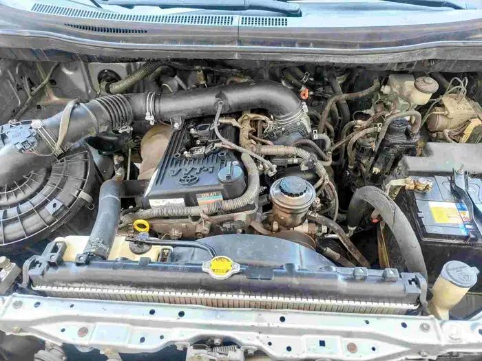 Toyota Innova model 2015 10