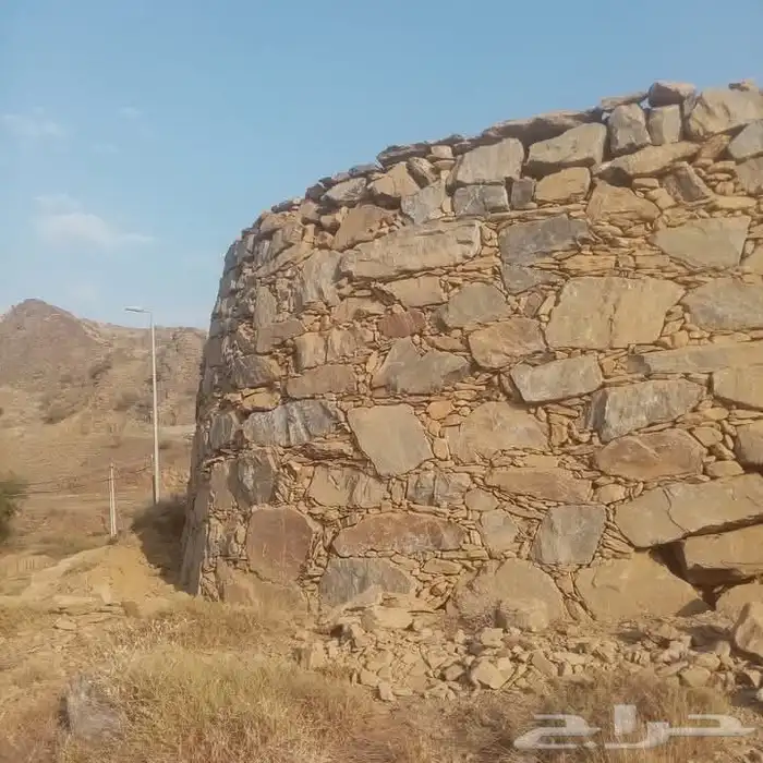 بوكلين لقص الاراضي وبناالحجر 1