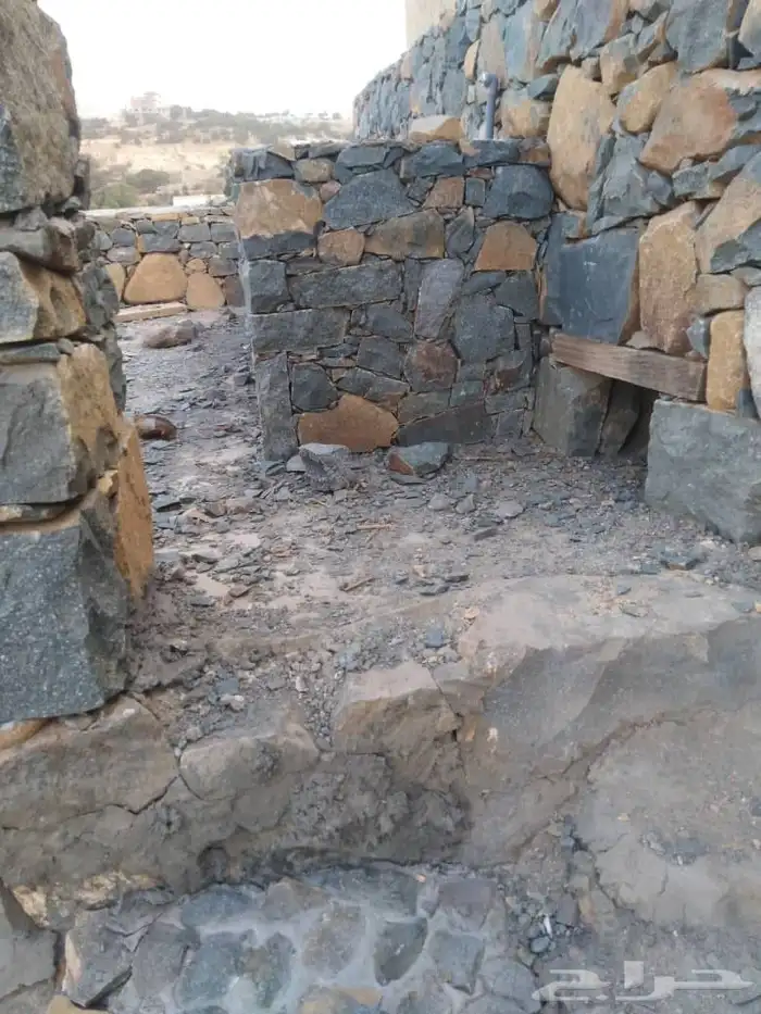 تلبيس وتراميم بيوت قديمه وجدارات حجر بشغل امانه 2