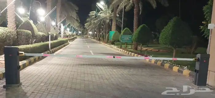 بوابات مواقف السيارات بالريموت او الكارت بوابه مواقف سيارات 0