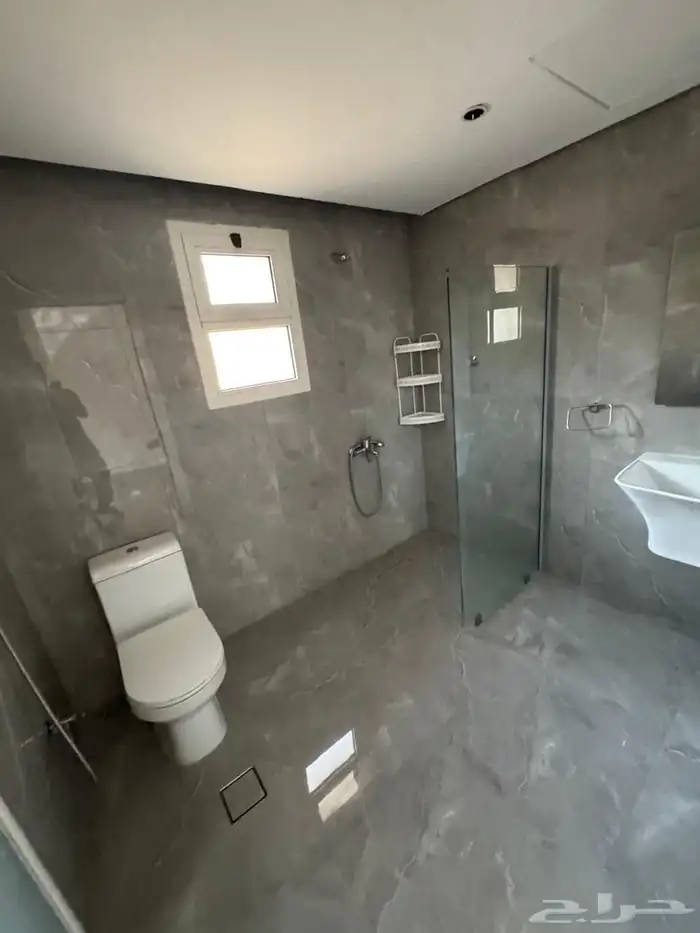 شقه للايجار في حي الملك فيصل بعمارة 7