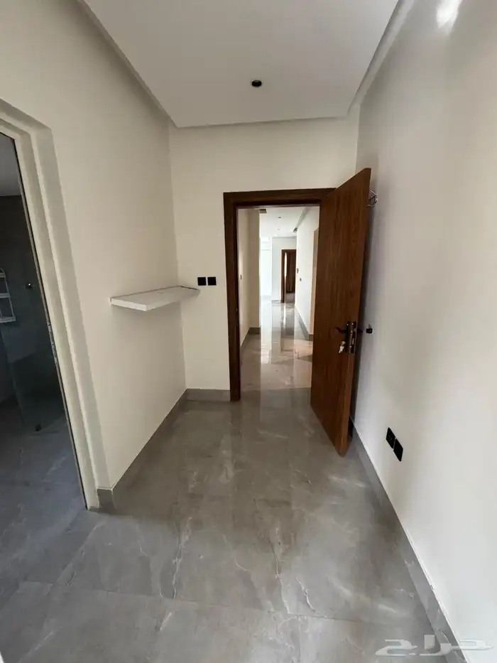 شقه للايجار في حي الملك فيصل بعمارة 8