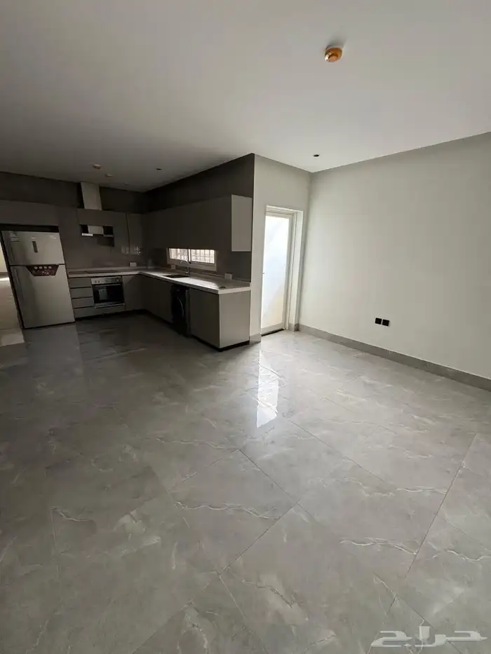 شقه للايجار في حي الملك فيصل بعمارة 5