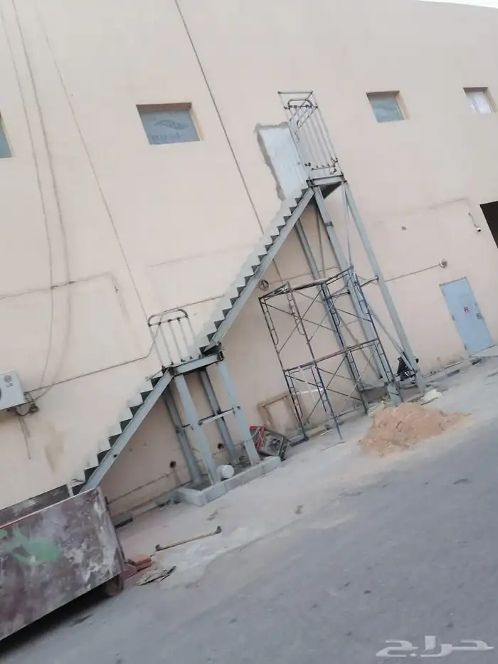 نقوم بتنفيذ جميع انواع سلالم الطوارئ للمباني بأفضل الأسعار 9