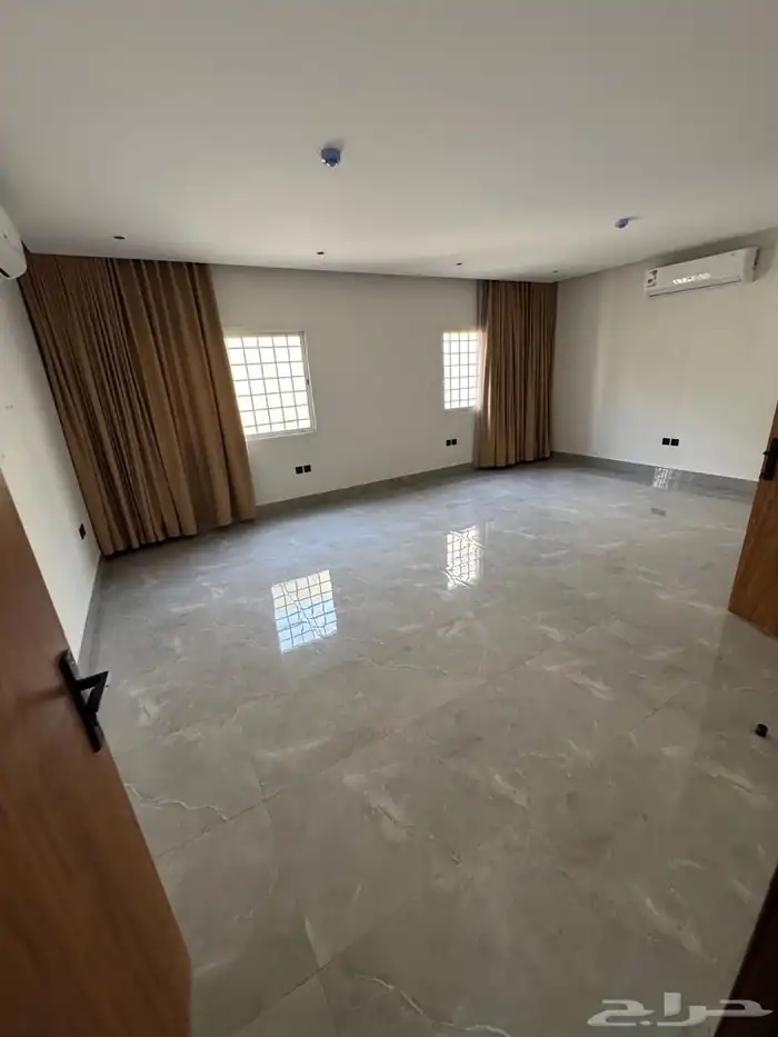 شقه للايجار في حي الملك فيصل بعمارة 0