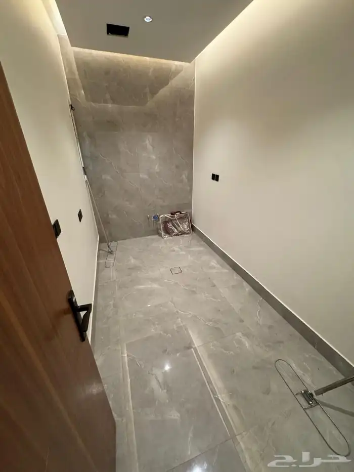 شقه للايجار في حي الملك فيصل بعمارة 1