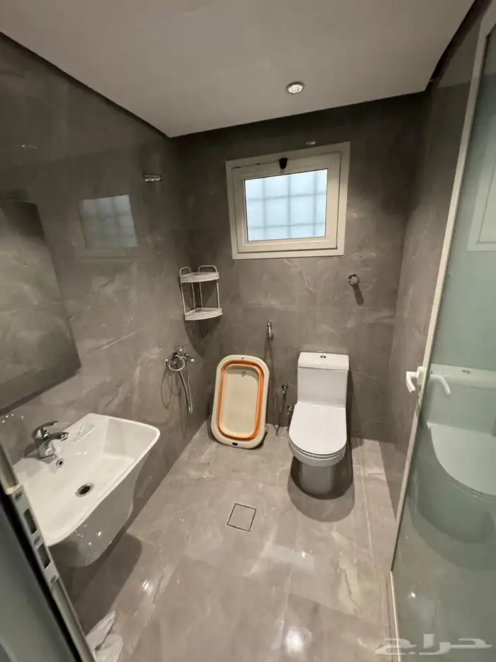 شقه للايجار في حي الملك فيصل بعمارة 3