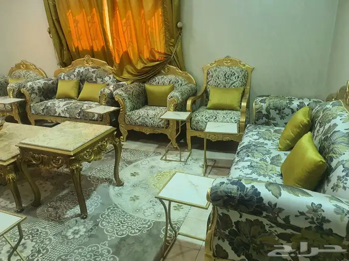 كنب كلاسيكي للبيع للبيع كنب كلاسيكي نظيف جدا يتسع 16 شخص مع 1
