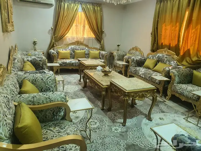 كنب كلاسيكي للبيع للبيع كنب كلاسيكي نظيف جدا يتسع 16 شخص مع 0