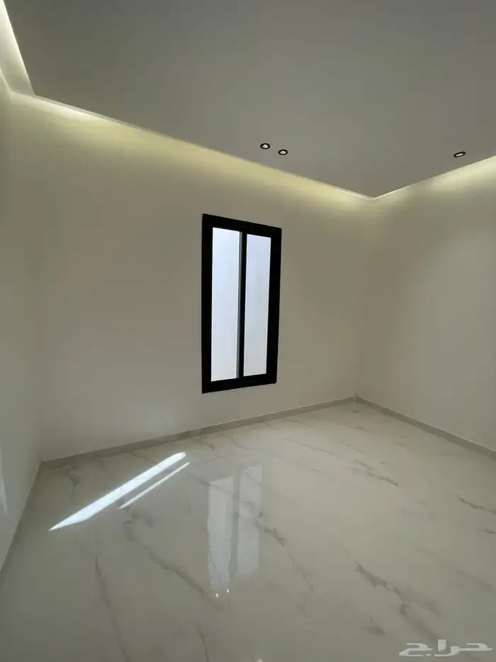فيله للبيع حي الجنادريه مليون و70الف المساحه 300 2
