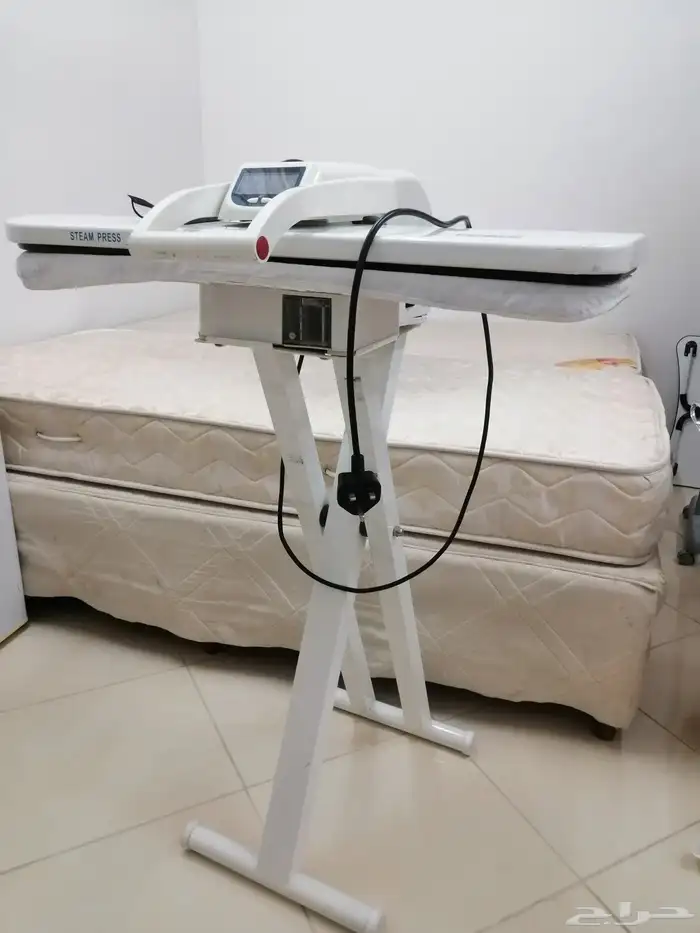مكواة ملابس كهربائية جديدة وسليمة 0